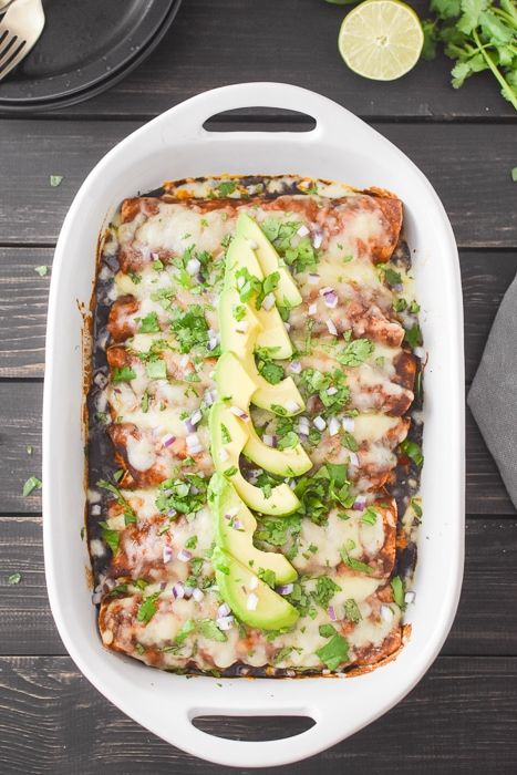 The BEST Healthy Chicken Enchiladas - The Foodie and The Fix Container Meals, Healthy Enchiladas, Healthy Chicken Enchiladas, Enchiladas Healthy, Med Diet, Easy Enchiladas, Meal Inspiration, Quick Healthy Dinner, Healthy Mexican