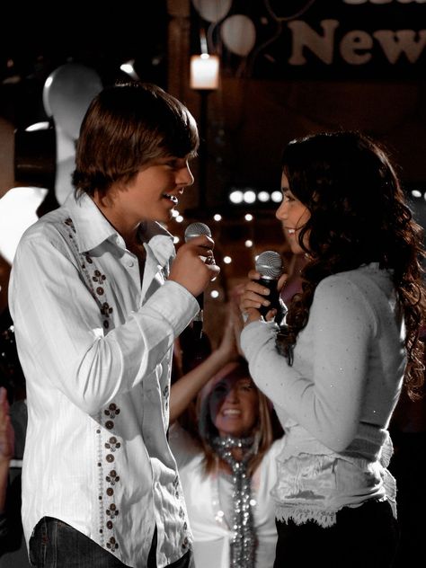 Disney Channel Aesthetic, Gabriela Montez, Zac And Vanessa, Troy And Gabriella, Start Of Something New, Wildcats High School Musical, High School Music, High School Musical 3, Troy Bolton