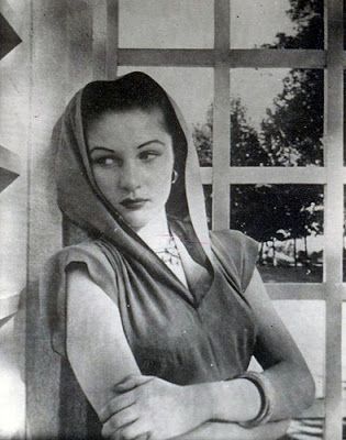 I love this picture of Queen Fawzia Faud, of Iran and Egypt. She was a true raven haired beauty and style icon. Queen Fawzia, Fawzia Fuad Of Egypt, Princess Fawzia, Pahlavi Dynasty, Egyptian Princess, Farah Diba, Egyptian Beauty, Egyptian Women, Old Egypt