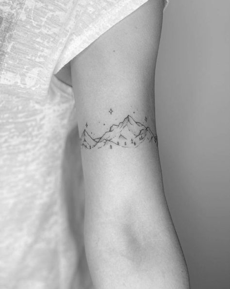 Line Drawing Mountain Tattoo, Minimalistic Mountain Tattoo, Mountain Moon Tattoo, Tattoo Montagne, Minimalist Tatoos, Tiny Anchor Tattoo, Anchor Tattoo Wrist, Montana Tattoo, Small Anchor Tattoos