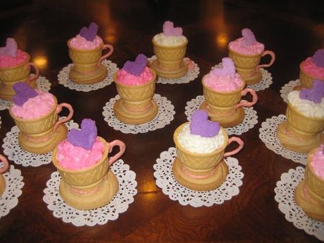 Tea Party Birthday Theme, Cupcakes Amor, Birthday Tea Party, Princess Tea Party, Tea Party Theme, Girls Tea Party, Tea Party Food, Childrens Birthday Cakes, Fancy Nancy