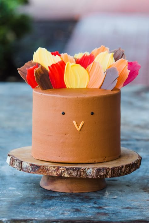 How to Make a Turkey Brushstroke Cake – Jenny Cookies Dessert Turkey, Thanksgiving Cake Ideas, Thanksgiving Turkey Cake, Diy Christmas Cookie Mix, Thanksgiving Cakes Decorating, Brushstroke Cake, Diy Christmas Cookies, Thanksgiving Cake, Turkey Cake