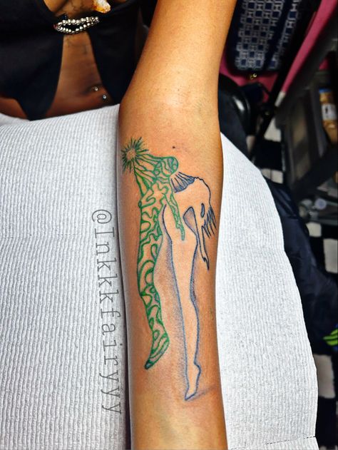 #tattoo #tattooideas #tattooart #tattoodesign Colorful Spiritual Tattoos, Aura Tattoo Design, Tato Wolf, Spiritual Tattoos Black Women, Colorful Tattoos For Black Women, Afrocentric Tattoos For Women, Black Woman Tattoo, Black Women Tattoos, Tatoos Small Meaningful