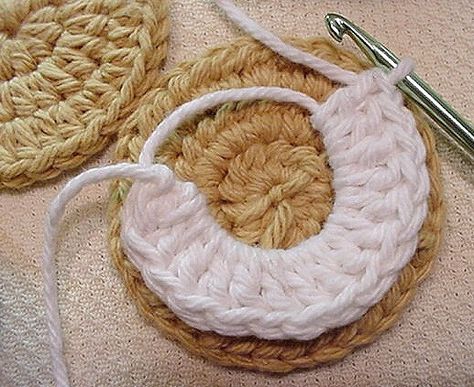 Crocheted Oreo-style Golden Vanilla COOKIES — in process, via Flickr. Crochet Cake, Crochet Fruit, Crochet Keychain Pattern, Crocheted Items, Pola Amigurumi, Crochet Food, Vanilla Cookies, Crochet Coasters, Crochet For Kids