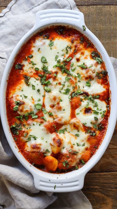 This article - baked gnocchi with meatballs - includes the following topics: DINNER, MEAT & CHICKEN, QUICK & EASY, WARMING WINTER RECIPES Italian Sausage Meatballs, Chicken Meatballs Healthy, Ground Turkey Meatballs, Dinner Meat, Gnocchi Dishes, Sausage Meatballs, Weight Watchers Meal Plans, Baked Gnocchi, Winter Warmers Recipes