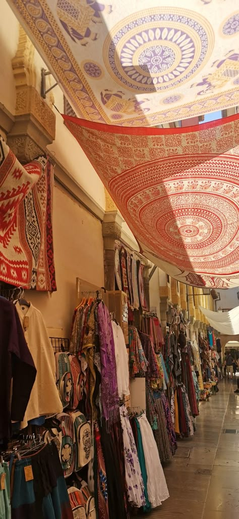 📍Granada, Spain Spanish Market Aesthetic, South Spain Aesthetic, Granada Spain Aesthetic, Spain Culture Aesthetic, Granada Aesthetic, Spanish Motivation, Grenada Spain, Spain Vibes, Spanish Vibes