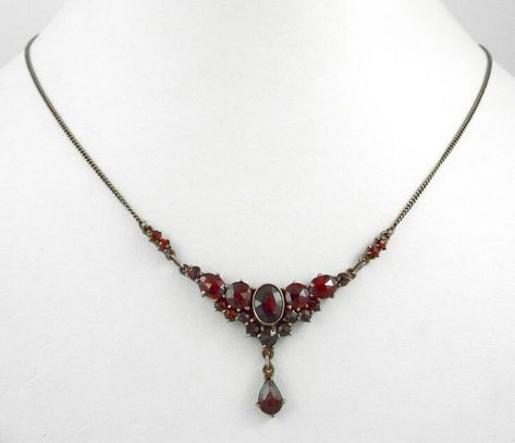 Medieval Necklace, Garnet Necklace, Red Jewelry, Garnet Jewelry, Jewelry Fashion Trends, Antique Necklace, Silver Engagement Rings, Delicate Jewelry, Bead Jewellery