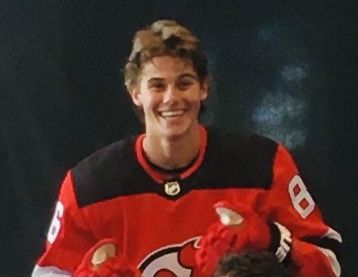 Jack Hughes Aesthetic, Jack Hughes Cute, Jack Hughes Long Hair, Hot Nhl Players, Jack Hughes Funny Pics, Hot Hockey Players Nhl, Hughes Family Hockey, Hughes Brothers, Jack Hughes