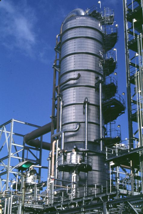 Richmond Refinery, Fluid Catalytic Cracking Distillation Column. Fractional Distillation, Oil Rig Jobs, Energy Kids, Petroleum Engineering, Sea Plants, Industrial Engineering, Oil Refinery, Drilling Rig, Oil Storage