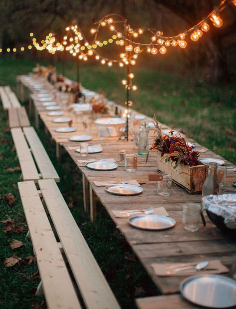 Bohemian Wedding Reception, Autumn Reception, Tafel Decor, String Lights Wedding, Wedding Reception Centerpieces, Reception Centerpieces, Decor Shabby Chic, Outdoor Dinner, Autumn Table