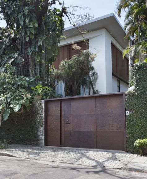 Zen Architecture, Tor Design, House Fence, Modernist House, Front Gate Design, Entrance Gates Design, Main Gate Design, Steel Gate, House Gate Design