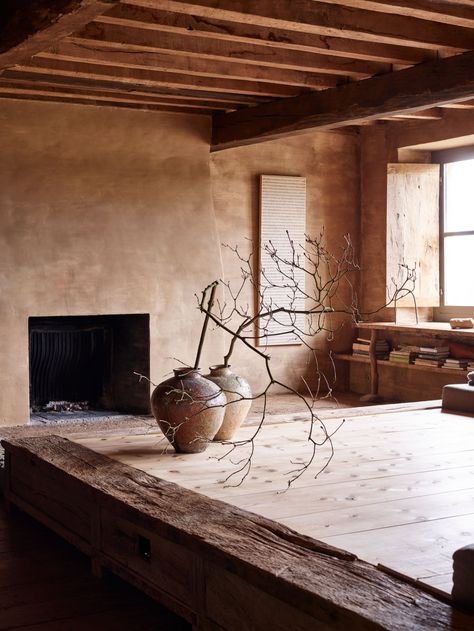 Wabi Sabi Interior, Axel Vervoordt, Wabi Sabi Decor, Interior Design Per La Casa, Wabi Sabi Style, Japanese Interior Design, Natural Interior, Japanese Interior, A Living Room