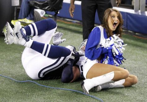 You may have a wedgie ma'am! Cheerleading Fails, Funny Cheerleader, Male Cheerleaders, Dallas Cowboys Funny, Scary Pranks, Cheer Practice, Epic Fail, You Had One Job, Perfectly Timed Photos