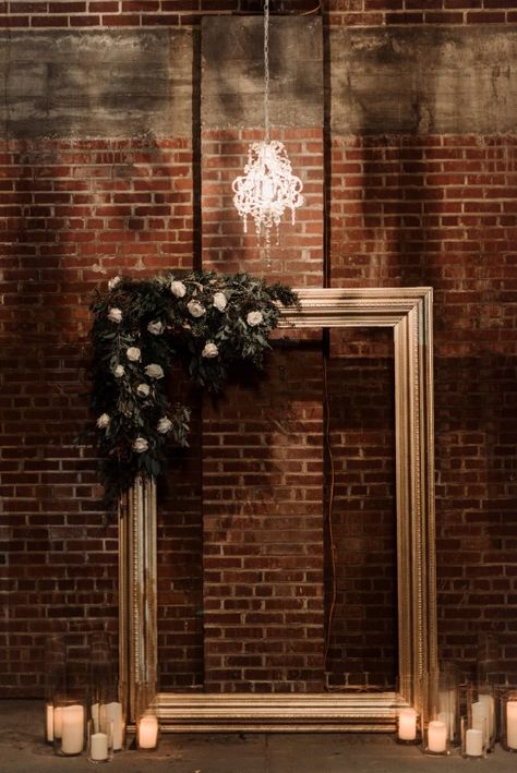 Cadre Photo Booth, Wedding Ceremony Backdrop Indoor, Ceremony Backdrop Indoor, Moody Winter Wedding, Decor Photobooth, Thick Forest, Photowall Ideas, Winter Wedding Planning, Gilded Frame