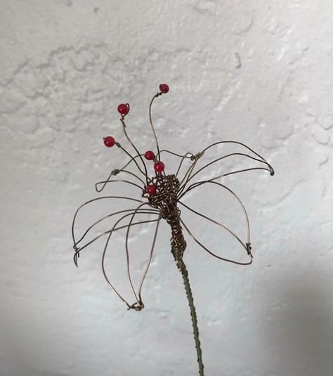 Plant Wire Sculpture, 3d Wire Flowers, Wire Flowers With Beads, Wire Flower Sculpture, Metal Wire Flowers, Copper Wire Flowers, How To Make Wire Flowers, Wire Flowers Tutorial, Wire Flower Tutorial