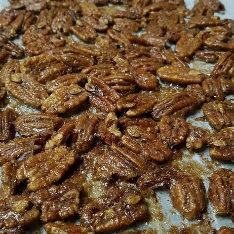 While making a batch of keto chocolate chip cookies, I got a wild hair and threw together some roasted, praline pecans. I mean, the oven was already on and it’s 90+ degrees outside, so why no… Praline Pecans, Cinnamon Sugar Recipes, Galletas Keto, Glazed Pecans, Keto Chocolate Chip Cookies, Keto Candy, Keto Treats, Spiced Pecans, Keto Chocolate Chips