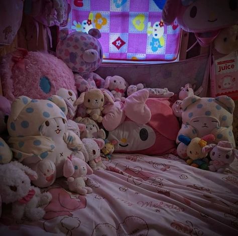 Kawaii Otaku Room, Kawaii Room Loft Bed, Kawaii Room Ideas, Kawaii Bedroom, Hello Kitty Rooms, Pink Room Decor, Cute Bedroom Ideas, Ideas Hogar, Room Goals