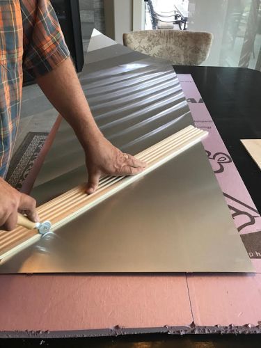 Making a faux stainless steel backsplash out of aluminum flashing for a vintage camper Rv Backsplash Ideas, Diy Kitchen Backsplash Cheap, Rv Backsplash, Backsplash Cheap, Easy Backsplash, Creative Backsplash, Rustic Backsplash, Rv Inspiration, Backsplash Patterns