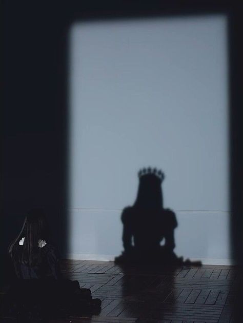 Crown Aesthetic Queens Dark, Crown Aesthetic Wallpaper, Aesthetic Crown, Shadow Bonnie, Crown Aesthetic, Queen Aesthetic, Royalty Aesthetic, Royal Aesthetic, Fantasy Photography