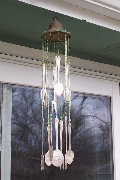 windchimes Silverware Windchimes Diy, Silverware Windchimes, Windchimes Diy, Recycled Silverware, Wind Chimes Homemade, Recycled Garden Art, Cutlery Art, Silverware Crafts, Wind Chimes Craft