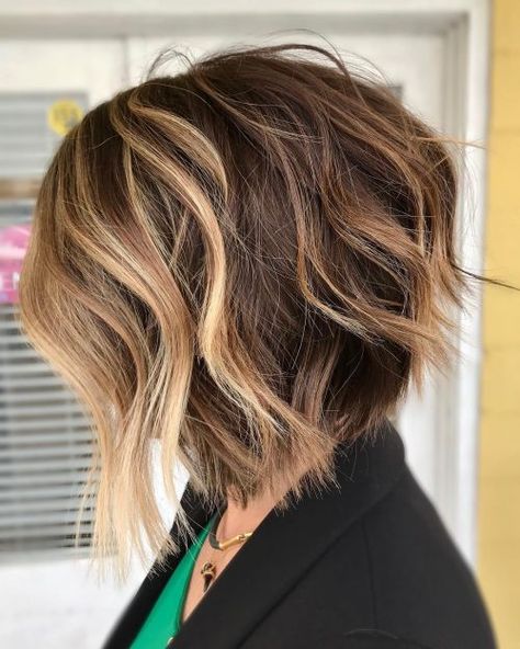 15 Hottest Shaggy Bob Haircuts to Copy Shirt Shaggy Bob, Medium Pixie, Shag Bob Haircut, Shaggy Bobs, Hair Bobs, Shag Hair, Shaggy Hairstyles, Shaggy Bob Haircut, Inverted Bob Haircuts