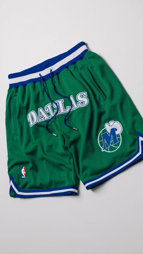 Vintage Basketball Shorts, Street Casual Men, Nba Shorts, Nasa Clothes, Cute Sweatpants, Hype Clothing, Trendy Shirt Designs, Dope Outfits For Guys, Baggy Clothes