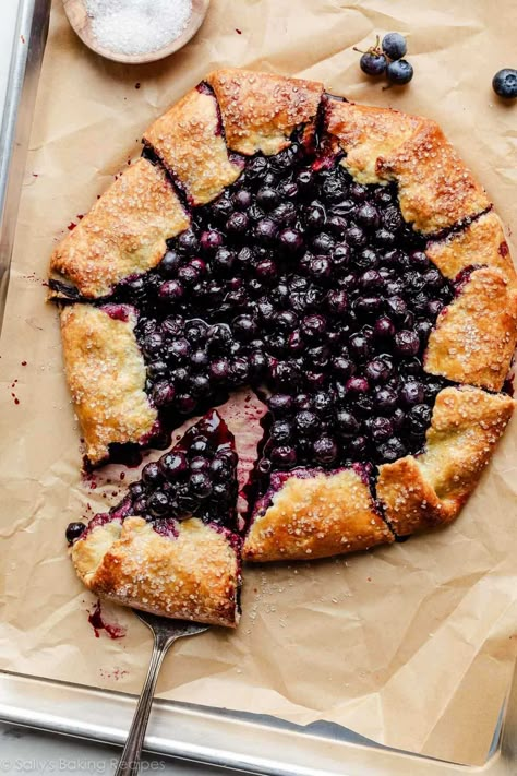 Simple Blueberry Galette - Sally's Baking Addiction Blueberry Crostata, Easy Apple Galette Recipe, Berry Galette, Blueberry Galette, Homemade Blueberry Pie, Crostata Recipe, Berry Desserts, Billy Parisi, Chef Billy Parisi