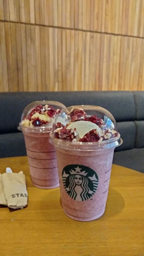 Starbucks Snapgram, Starbucks Red Velvet, Minuman Aesthetic, Minuman Starbucks, Homemade Coffee Drinks, Cinnamon Dolce Syrup, Strawberry Drinks, Fresh Drinks, Sleepover Food