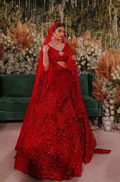 Bollywood Celebrity Bridal Looks Recreated By Real Brides Red Bridal Lehenga Pakistani, Red Wedding Lehenga, Fashion In India, Asian Wedding Dress Pakistani, Red Bridal Dress, Bollywood Bridal, Bride Dress Simple, Wedding Lehenga Designs, Asian Wedding Dress