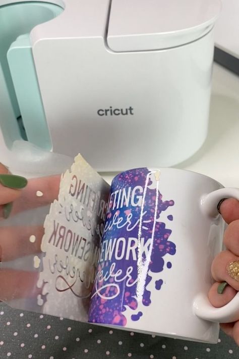 CRICUT MUG PRESS TUTORIAL AND HOW TO MAKE YOUR OWN MUG PRESS DESIGNS | EVERYDAY JENNY Mug Press Designs, Make Your Own Mug, Diy Mug Designs, Mug Diy, Cricut Mug Press, Custom Graduation Gift, How To Use Cricut, Mug Crafts, Diy Mugs