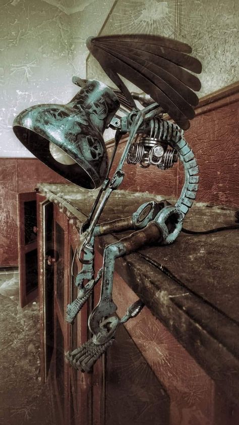 Scrap Metal Art Ideas, Industrial Lamp Design, Steampunk Desk, Welded Metal Art, Steampunk Furniture, Scrap Recycling, Recycled Metal Art, Diy Lampe, Welding Process