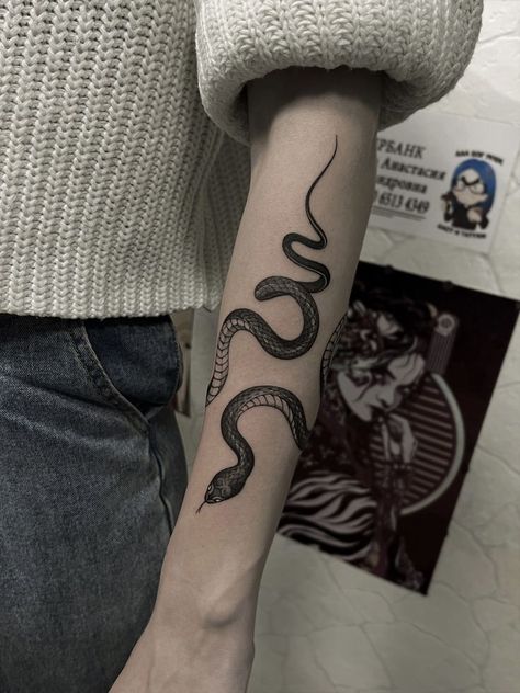 Around Arm Tattoo, Snake Tattoo Design, Snake Tattoo, Black Ink Tattoos, Elegant Tattoos, Dope Tattoos, Simplistic Tattoos, New School, Creative Tattoos