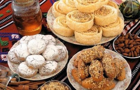 10 Traditional Greek Christmas Sweets to Fall in Love With Greek Orthodox Christmas, Greece Christmas, Orthodox Christmas, Greek Christmas, Baklava Recipe, Christmas Bread, Greek Desserts, Crash Test, Greek Dishes