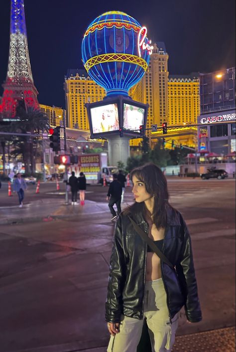 women in black leather jacket and green cargo pants standing in front of the paris hotel in las vegas. Photoshoot In Las Vegas, Vegas Strip Photoshoot, Vegas Inspo Pics, Photoshoot Summer Outfits, F1 Vegas, Vegas Outfit Ideas Winter, Las Vegas Photoshoot, Las Vegas Outfit Summer, Vegas Photoshoot