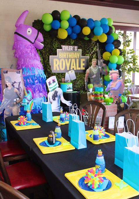 Table Decorations Fortnight Birthday, Fortnight Party, Fortnite Party Ideas, Fort Nite, 40th Birthday Quotes, Fortnite Birthday Party, Gaming Birthday, Gaming Party, Epic Fortnite