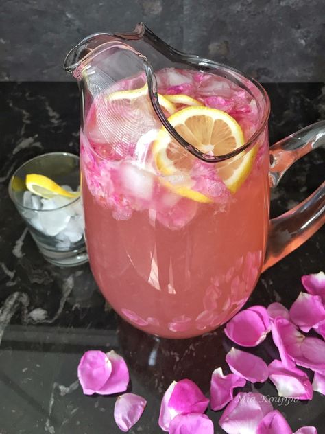 Rose flavoured lemonade Flavoured Lemonade, Good Lemonade Recipe, How To Make Lemonade, Flavored Lemonade, Lemonade Punch, Homemade Lemonade Recipes, Rose Lemonade, Blueberry Syrup, Rose Flavored