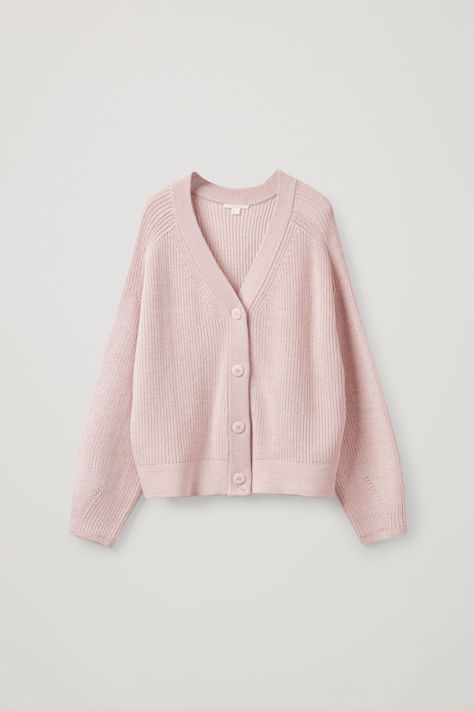 V-NECK CARDIGAN - Light pink - Cardigans - COS GB Cardigan Rosa, Light Pink Cardigan, Pink Cardigan Sweater, Autumn Jacket, Straight Clothes, Female Shorts, Short Cardigan, Pink Cardigan, Cable Knit Cardigan