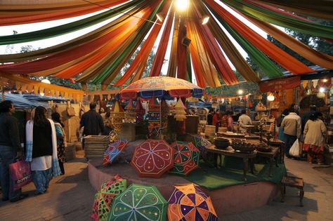 market in agra - Golden Triangle Tour India & India Golden Triangle Tour http://www.travelsiteindia.com/blog/golden-triangle-tour-india/ Delhi Haat, Indian Bazaar, Delhi Market, Delhi Tourism, Delhi Hotel, Delhi Travel, Street Shopping, Bazaar Crafts, Indian Market