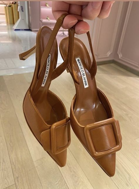 Designer Shoes 2023, Old Money Shoes, Rich Person, Women Dress Shoes, Hak Tinggi, Bank Check, Manolo Blahnik Heels, Shoes Heels Classy, Classy Shoes