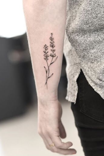 81 Flower Tattoos to Make Your Skin a Living Garden - DIY Morning Lavender Tattoo Black, Lilac Tattoo, Bestie Tattoo, Lavender Tattoo, Small Tattoos With Meaning, Tattoo Font, Sternum Tattoo, Tattoo Black, Grey Tattoo