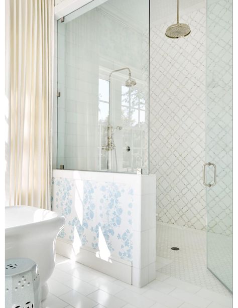 Walk In Shower Ideas, Bathroom Big, Bathroom Remodel On A Budget, Modern Bathroom Remodel, Budget Bathroom Remodel, Decoration Bathroom, Waterfall Shower, Remodel On A Budget, Small Bathroom Makeover