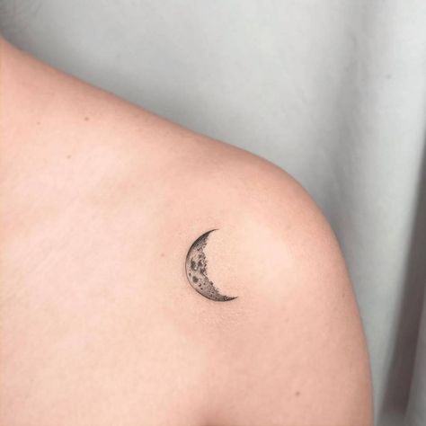 Moon Tattoo On Shoulder, Small Crescent Moon Tattoo, Moon Tattoo Wrist, Small Moon Tattoo, Luna Tattoo, Small Moon Tattoos, Tattoo On Shoulder, Crescent Moon Tattoo, Omerta Tattoo