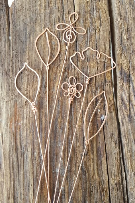 Copper Wire Plant Stakes, Wire Jig, Copper Wire Crafts, Wire Art Sculpture, Art Wire, Wire Flowers, Copper Art, Diy Metal, Pin Art