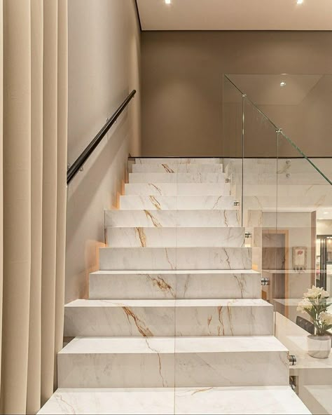 Stairs Tiles Design, Staircase Interior, Staircase Interior Design, Luxury Staircase, Staircase Design Modern, Stairs Design Interior, Marble Stairs, Stairway Design, Stairs Design Modern