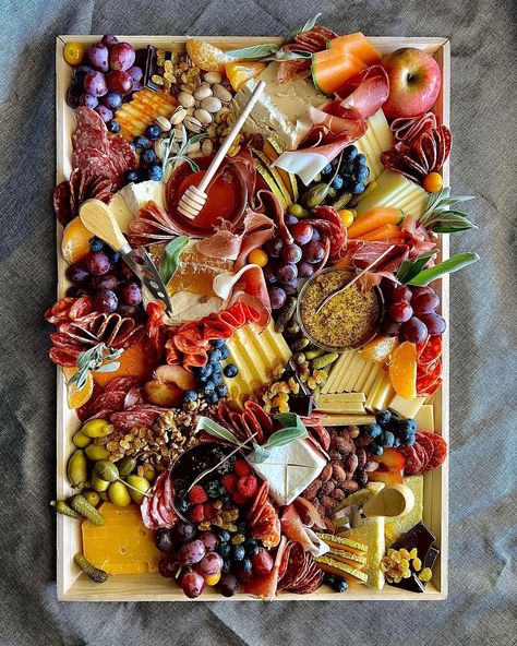 Korean Food Platter, Brunch Grazing Board Ideas, Mexican Party Food Table, Gracing Table, Exquisite Breakfast, Cheese Platers, Mexican Party Food, Charcuterie Display, Gourmet Appetizers