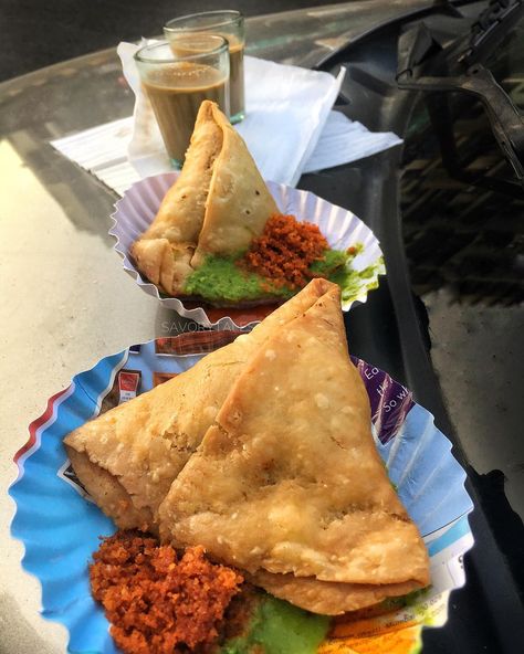 #chai break during a long and tiring shopping day !  What better Chai partner than hot and crispy #samosa served with green and red dry chutney.  #superyum !  #happysunday everyone! . . . . . . . . . . . . . . #eeeeeats #nomnom #igfood #streetfood #foodmaniacindia #indianstreetfood #mumbaifoodie #mumbaifoodblogger #mumbaiblogger #mumbaifoodblogger #foodblogger #f52grams #streetsofindia #indianfood #indianfoodbloggers #desifood #samosachaat Samosa Chaat, Indian Street, Desi Food, Indian Street Food, Samosa, Shopping Day, Food Snapchat, Green And Red, Chutney