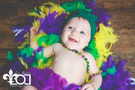 Mardi Gras Mini Session, Mardi Gras Photo Shoot, Mardi Gras Baby Crafts, Mardi Gras Baby Photo Shoot, Newborn Mardi Gras Pictures, Mardi Gras Smash Cake, Mardi Gras Pregnancy Announcement, Mardi Gras Pictures, 6 Month Session