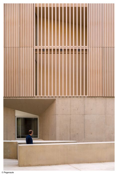 Gallery of Tortosa Law Courts / Camps Felip Arquitecturia - 4 Warehouse Architecture, Vertical Slats, Law Court, Roof Construction, Thermal Comfort, Warm Colour Palette, Salford, Minimalist Interior Design, Urban Spaces