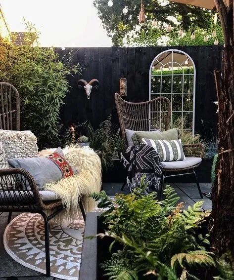 Garden On A Budget, Jade Design, Small Courtyard Gardens, Outdoor Fairy Lights, Small Patio Garden, Outdoor Seating Area, Small Courtyards, Garden Mirrors, Outdoor Mirror