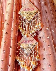 Bridal Lahenga Latakan, Bridal Latkans For Lehenga, Tessals Design, Lehenga Latkan Designs, Lehenga Tassels, Tassel Ideas, Lehenga Look, Bride And Bridesmaid Pictures, Profitable Small Business Ideas